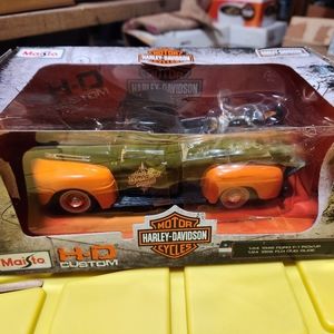 HD Die Cast 1/24 scale truck and bike